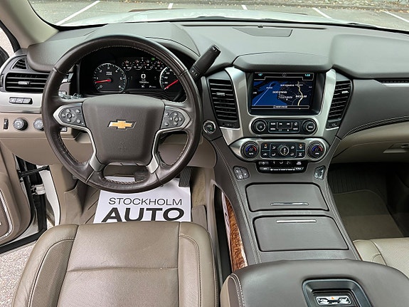 Chevrolet Suburban 9 of 16