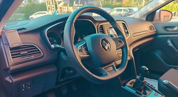 Renault Megane 12 of 27