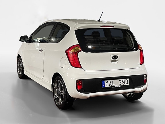 Kia Picanto 2 of 9