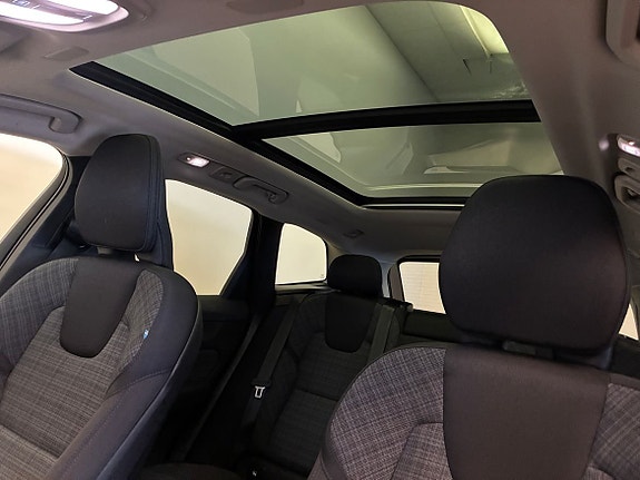 Volvo XC60 18 of 22