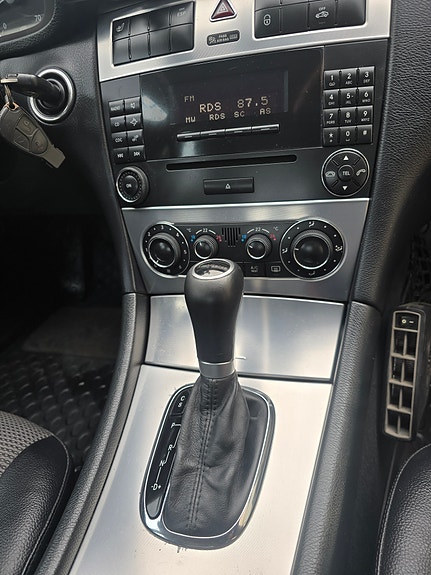 Mercedes-Benz C180 2 of 12
