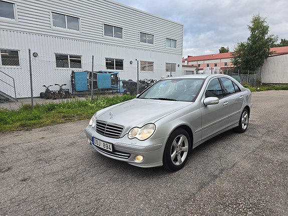 Mercedes-Benz C180 4 of 12