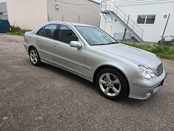 Mercedes-Benz C180 8 of 12