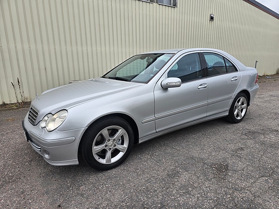 Mercedes-Benz C180 9 of 12