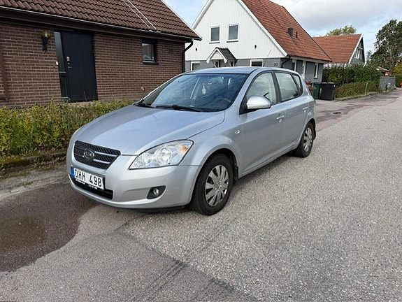 Kia Ceed 2 of 7