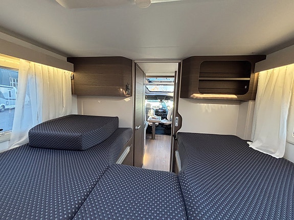 Adria Coral Supreme MB 670 DL Långbäddar - Face 2 Face - Alde - Mercedes - Härlig lyx 20 of 24