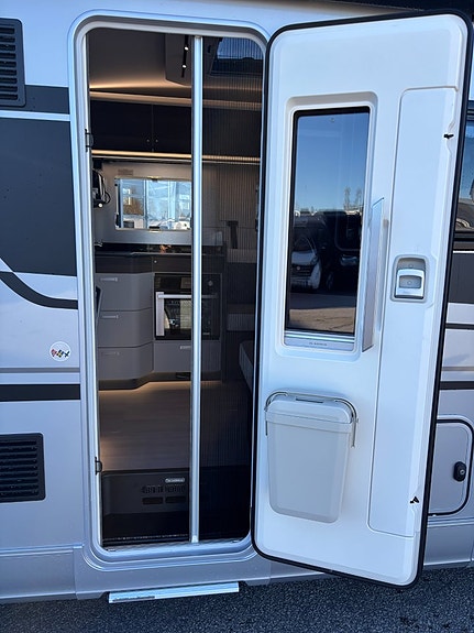 Adria Coral Supreme MB 670 DL Långbäddar - Face 2 Face - Alde - Mercedes - Härlig lyx 10 of 24