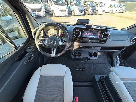 Adria Coral Supreme MB 670 DL Långbäddar - Face 2 Face - Alde - Mercedes - Härlig lyx 12 of 24
