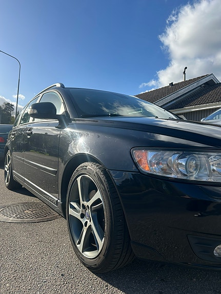Volvo V50 2 of 9