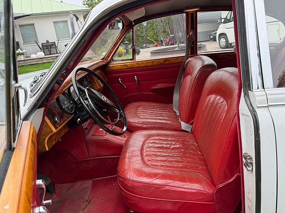 Jaguar Mark 2 10 of 30