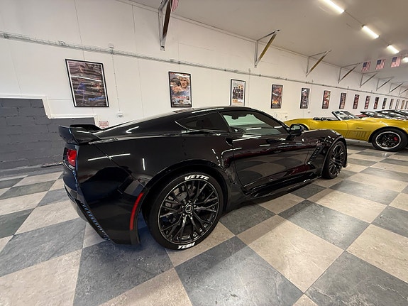 Chevrolet Corvette 12 of 30