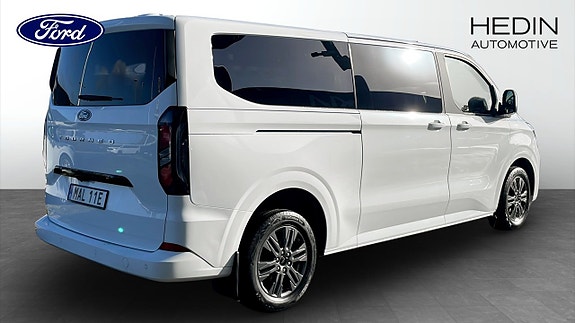 Ford Custom Tourneo 2 of 9