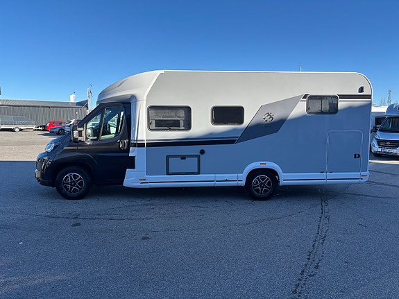Knaus L!ve Wave 700 MEG Platinum Selection Långbäddar - Taksäng  - Alde - Automat - Cykelställ 6 of 24