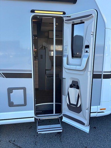 Knaus L!ve Wave 700 MEG Platinum Selection Långbäddar - Taksäng  - Alde - Automat - Cykelställ 9 of 24