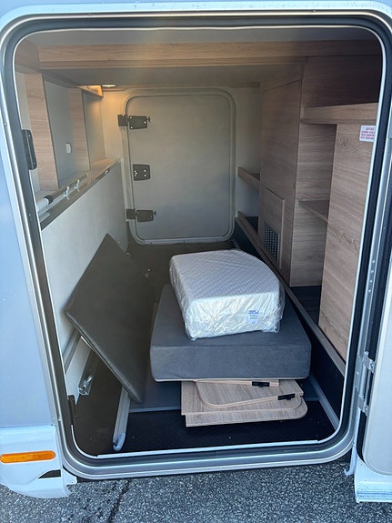 Knaus L!ve Wave 700 MEG Platinum Selection Långbäddar - Taksäng  - Alde - Automat - Cykelställ 8 of 24