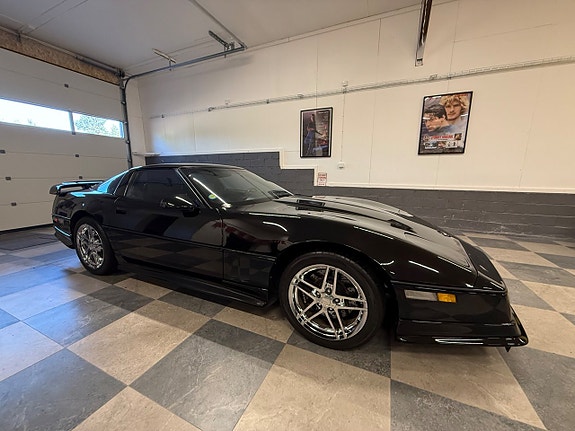 Chevrolet Corvette 2 of 24