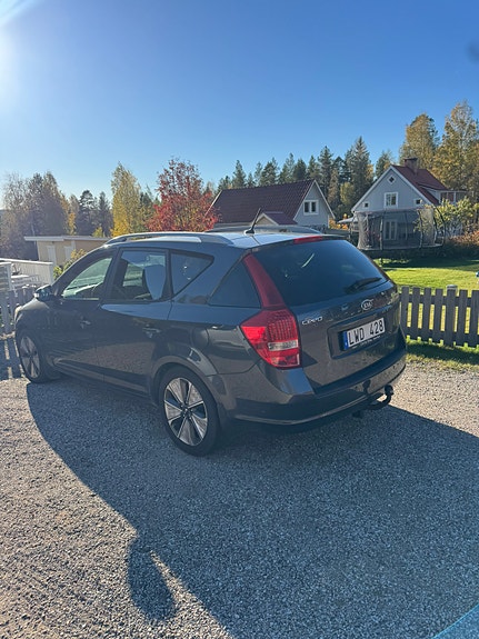 Kia Ceed 2 of 3
