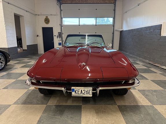 Chevrolet Corvette 4 of 30