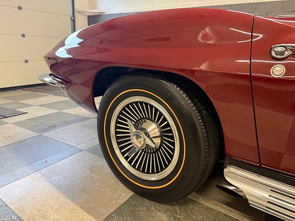 Chevrolet Corvette 17 of 30