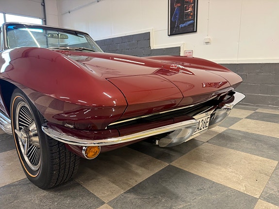 Chevrolet Corvette 23 of 30