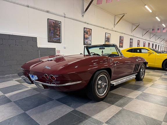 Chevrolet Corvette 13 of 30