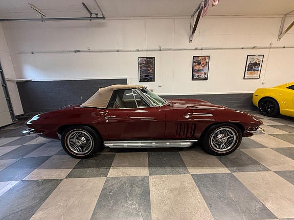 Chevrolet Corvette 9 of 30