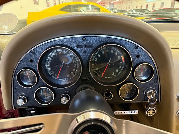Chevrolet Corvette 27 of 30