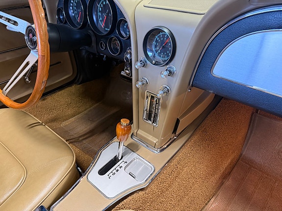 Chevrolet Corvette 29 of 30