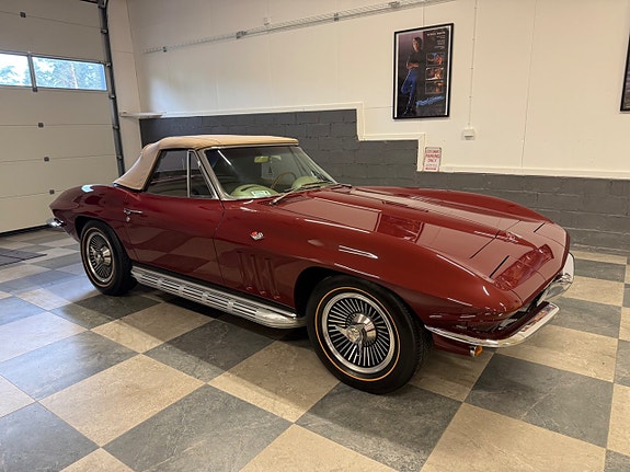 Chevrolet Corvette 10 of 30