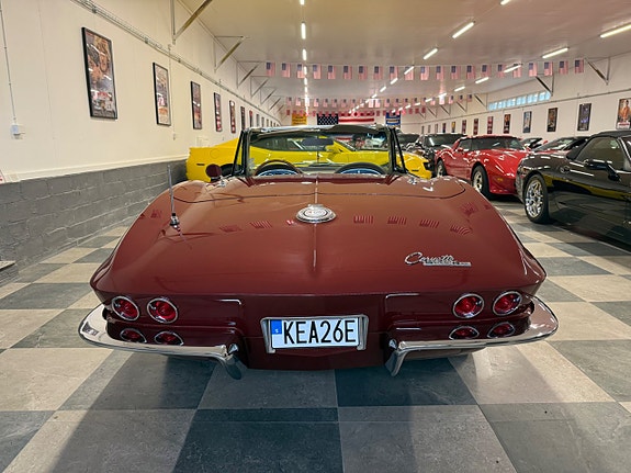 Chevrolet Corvette 12 of 30