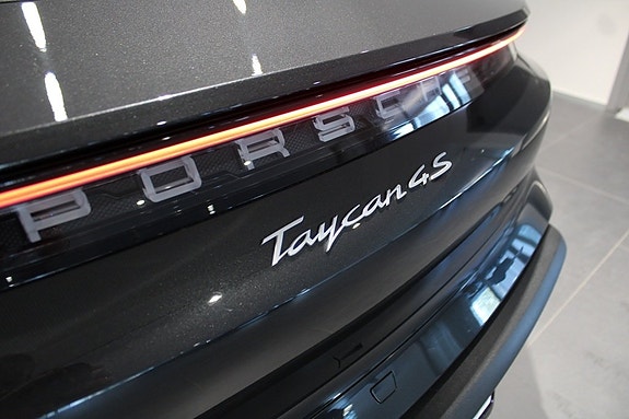 Porsche Taycan 4S 19 of 21