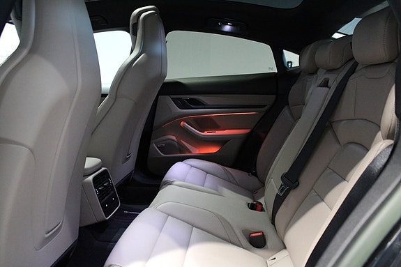 Porsche Taycan 4S 18 of 21