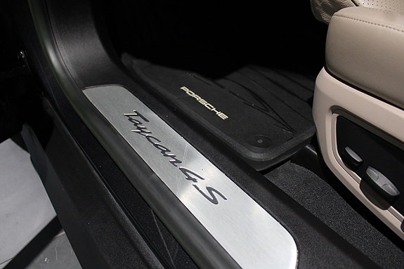Porsche Taycan 4S 11 of 21