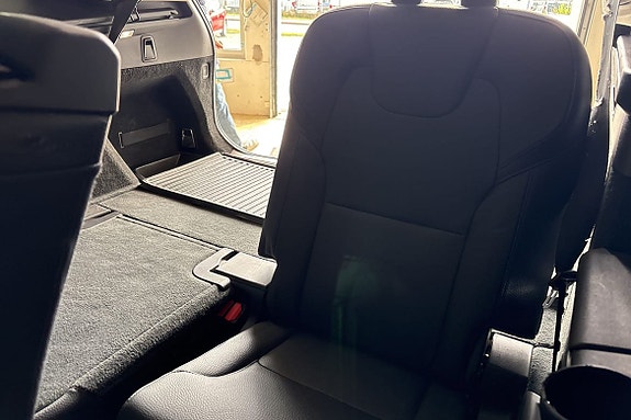 Volvo XC90 29 of 30