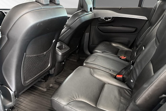 Volvo XC90 8 of 30