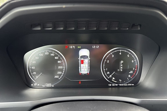 Volvo XC90 19 of 30