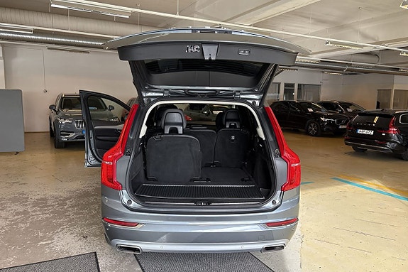 Volvo XC90 30 of 30