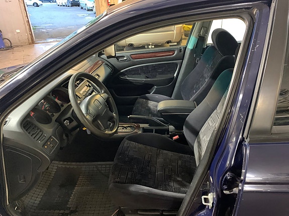 Honda Accord 9 of 16