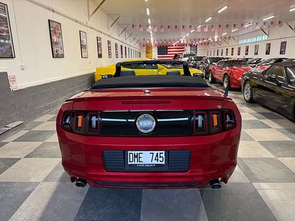 Ford Mustang 10 of 30