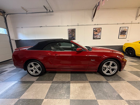 Ford Mustang 13 of 30