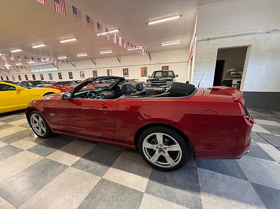 Ford Mustang 8 of 30