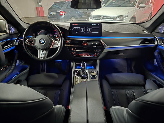 BMW M550i 4 of 6