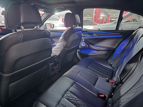 BMW M550i 3 of 6