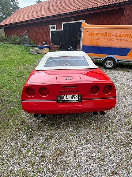 Chevrolet Corvette 4 of 5