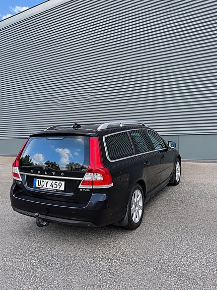 Volvo V70 3 of 10