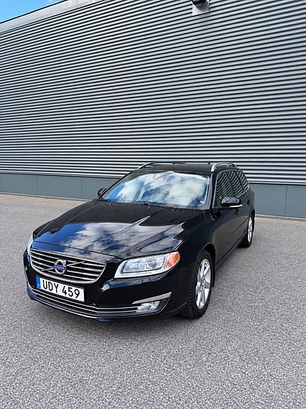 Volvo V70 2 of 10