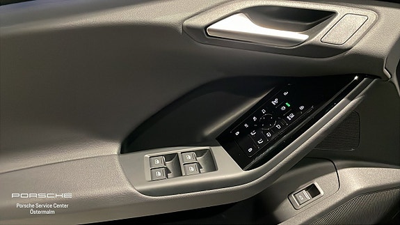 Audi Q6 e-tron 6 of 17
