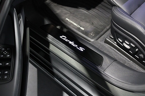 Porsche Panamera Turbo S 24 of 25