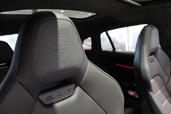 Porsche Panamera Turbo S 19 of 25
