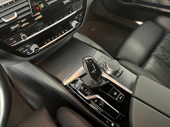 BMW 530e 9 of 14